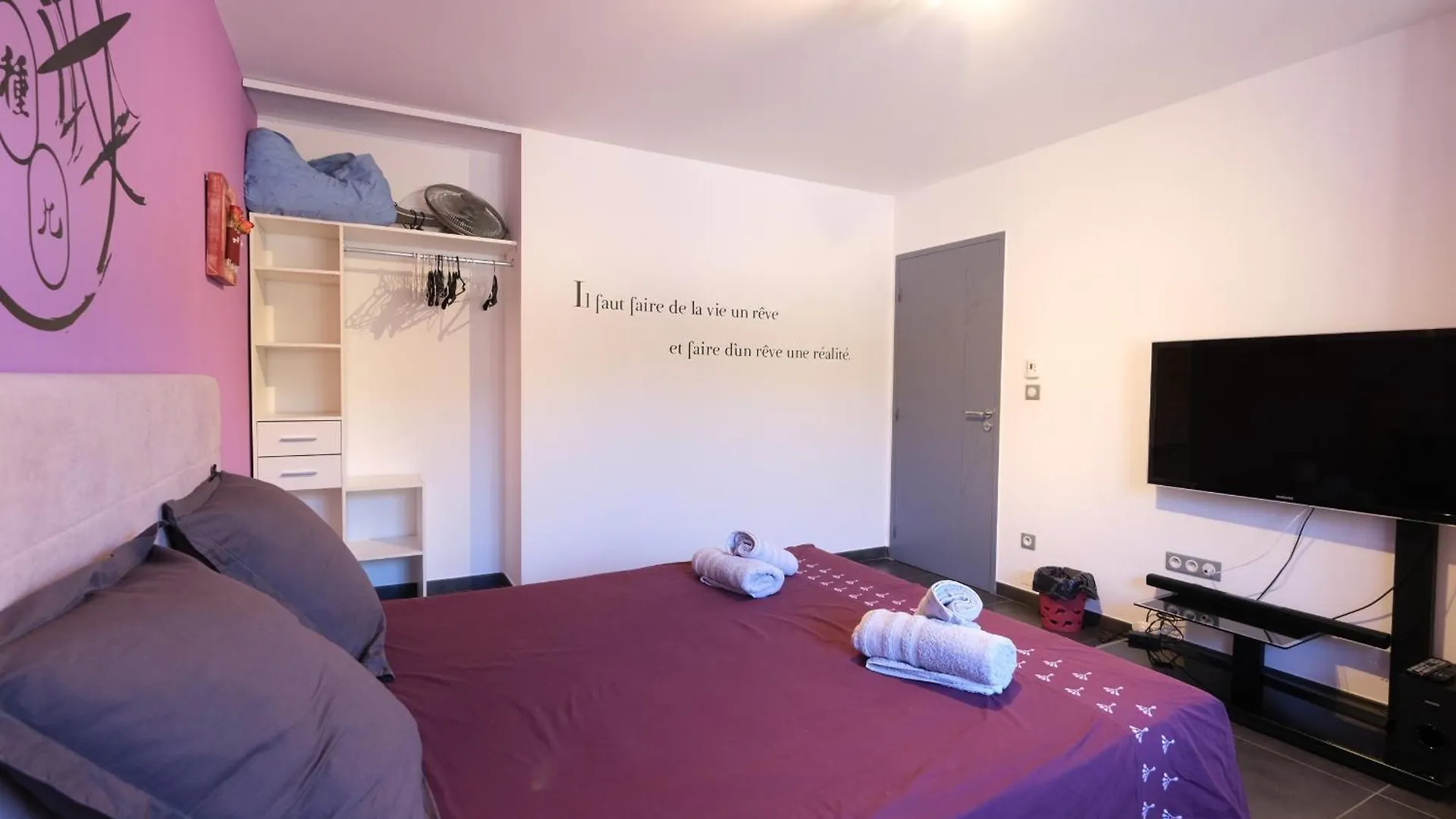 Very Pretty Contemporary Villa With Pool Located In Aureille In The Alpilles, Close To The Center On Foot. Sleeps 4.