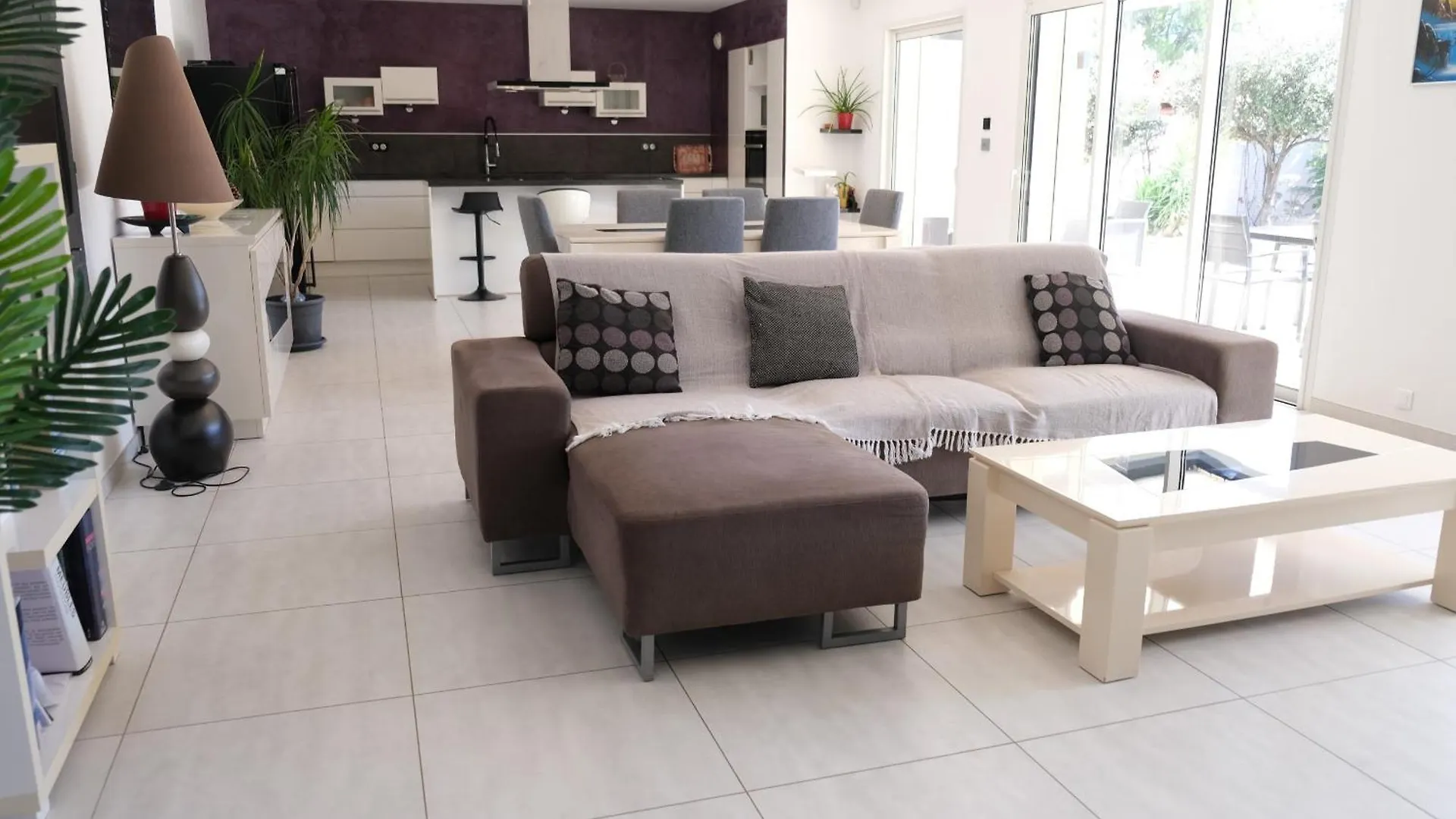 Very Pretty Contemporary Villa With Pool Located In Aureille In The Alpilles, Close To The Center On Foot. Sleeps 4.