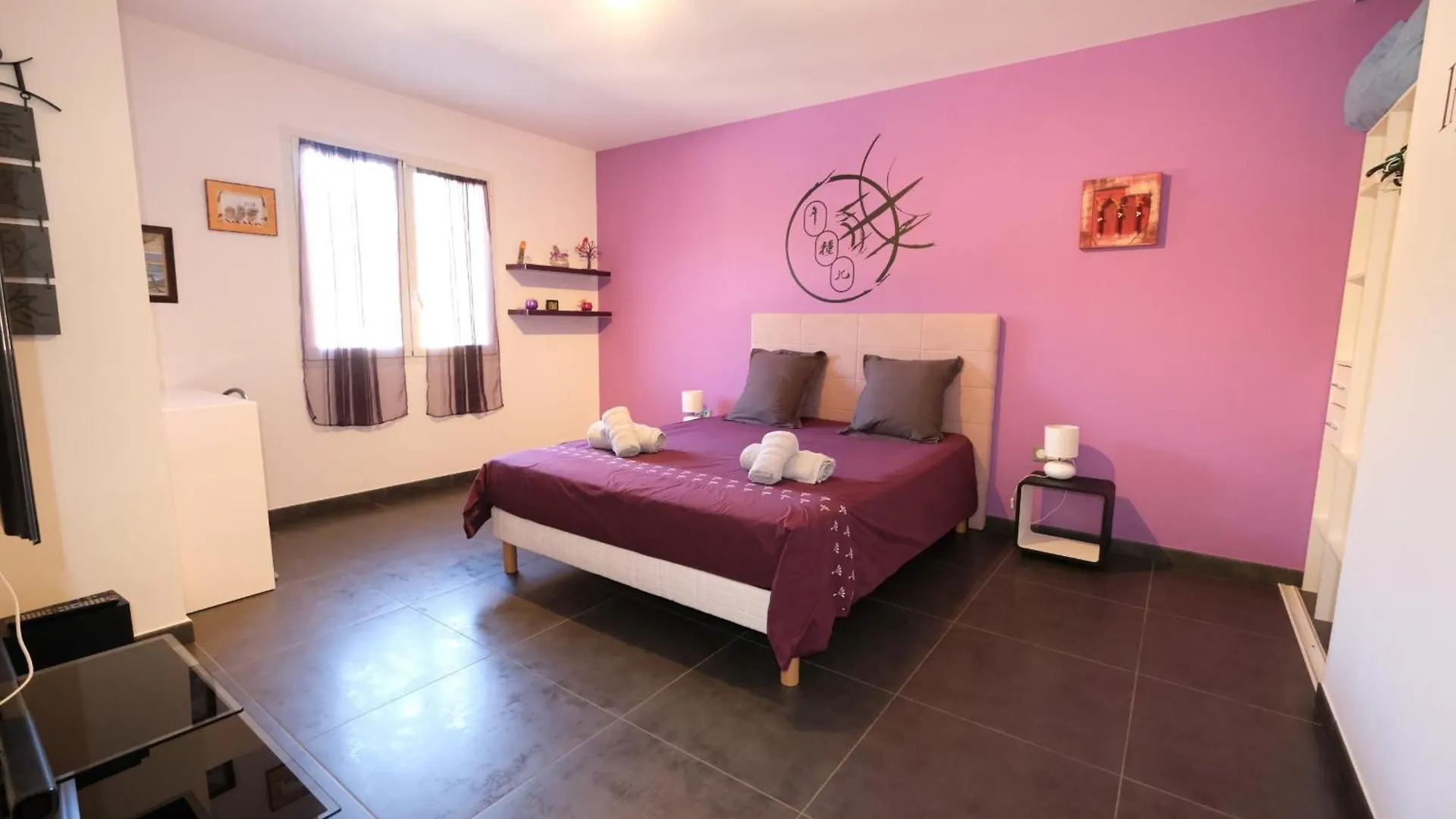 Very Pretty Contemporary Villa With Pool Located In Aureille In The Alpilles, Close To The Center On Foot. Sleeps 4.