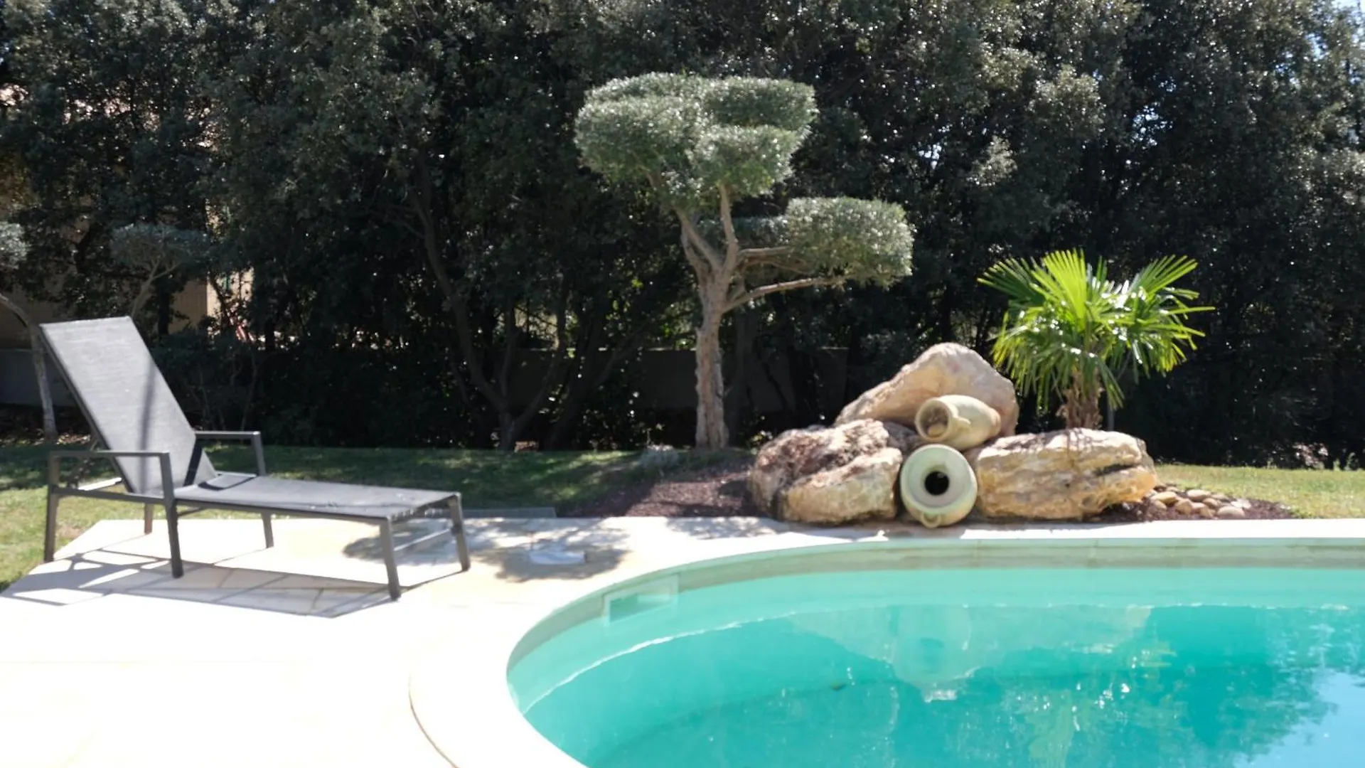 Very Pretty Contemporary Villa With Pool Located In Aureille In The Alpilles, Close To The Center On Foot. Sleeps 4.